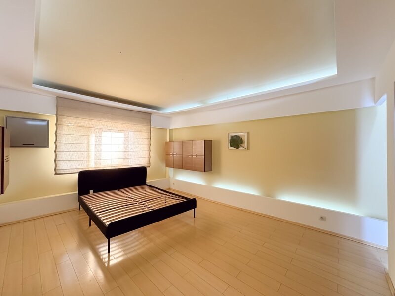 Unirii, Nerva Traian apartament mare si spatios, cu centrala proprie