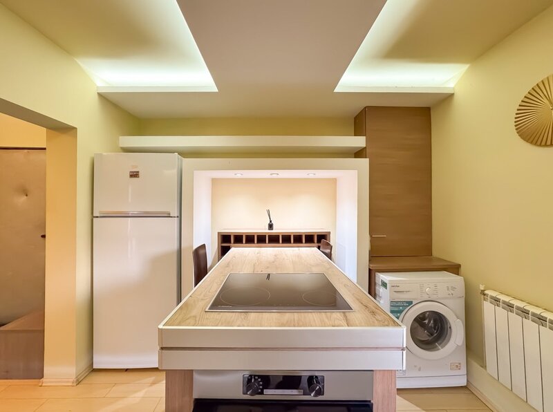 Unirii, Nerva Traian, apartament mare si spatios, cu centrala proprie.