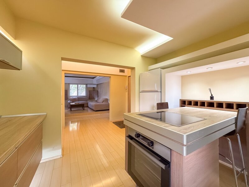 Unirii, Nerva Traian, apartament mare si spatios, cu centrala proprie.