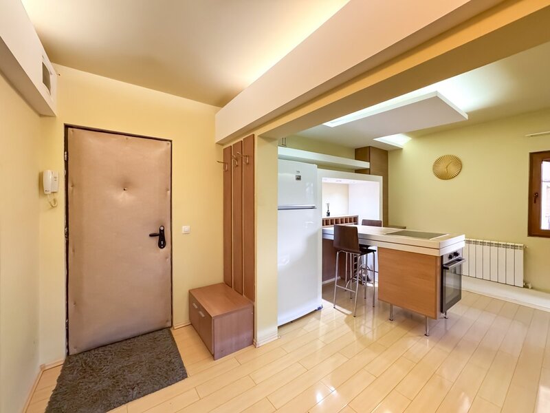 Unirii, Nerva Traian, apartament mare si spatios, cu centrala proprie.