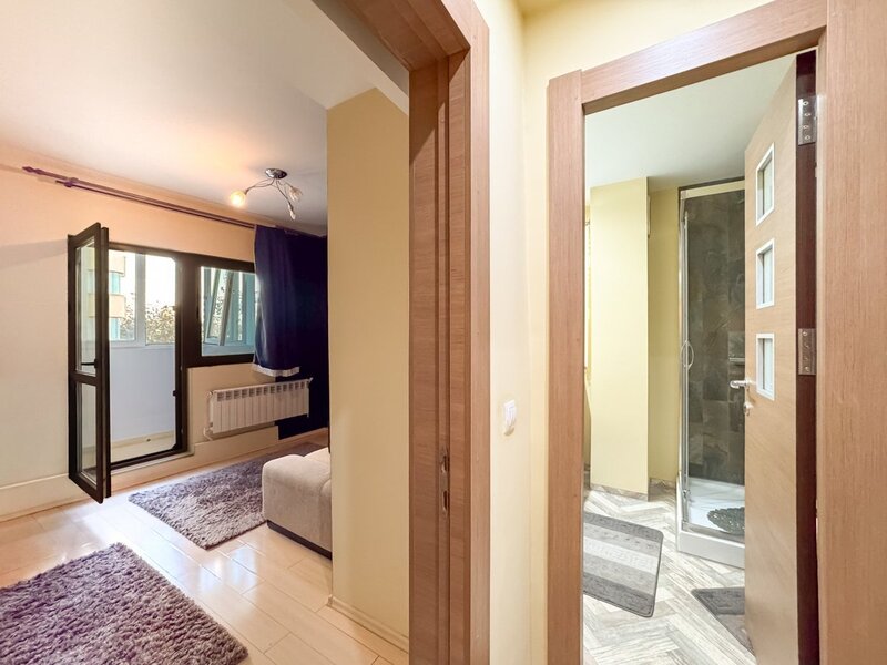 Unirii, Nerva Traian, apartament mare si spatios, cu centrala proprie.