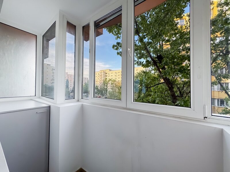 Unirii, Nerva Traian, apartament mare si spatios, cu centrala proprie.